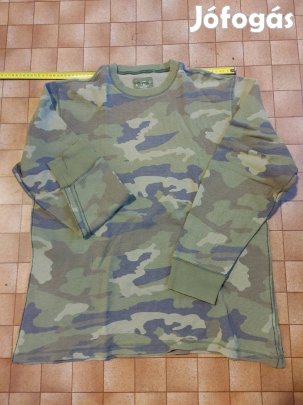 Katonai ruhák.Az ár darabra vonatkozik