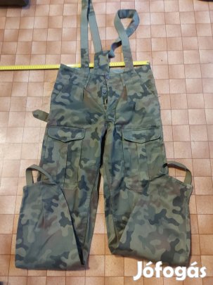 Katonai ruházat.Az ár,darab ár
