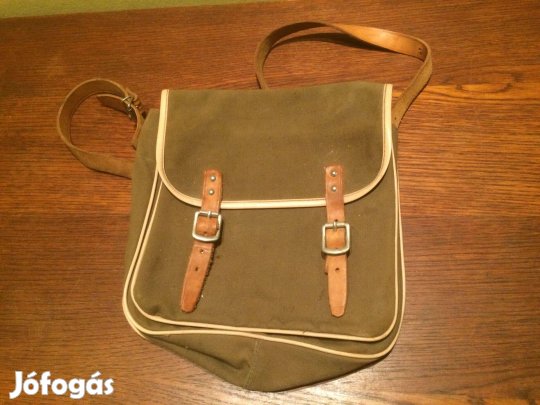 Katonai táska két darab van