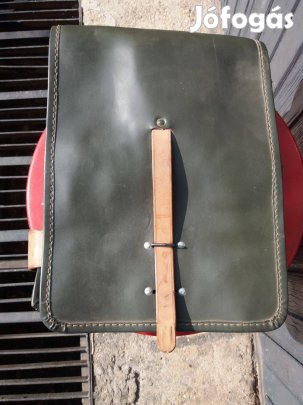 Katonai zöld térképtáska