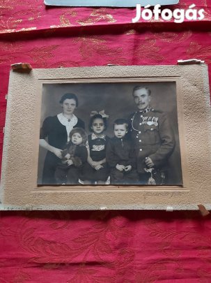 Katonatiszt családjával régi fotográfia