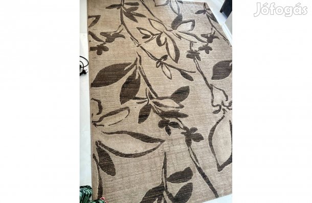 Kávé-bézs virágmintás szőnyeg, 160 cm x 230 cm