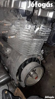 Kawasaki ZR7 motor blokk