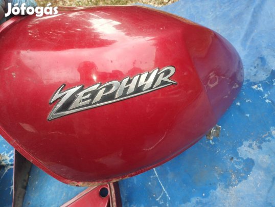 Kawasaki Zephyr 550 alkatrészek , tank