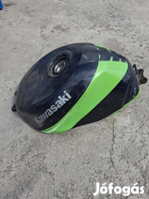Kawasaki Zx6R 97-01 üzemanyag tank