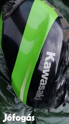 Kawasaki Zx 6R alkatrész 00- 02 tank