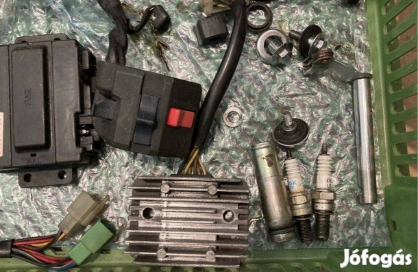 Kawasaki motorblokk részek, és egyéb alkatrészek eladók