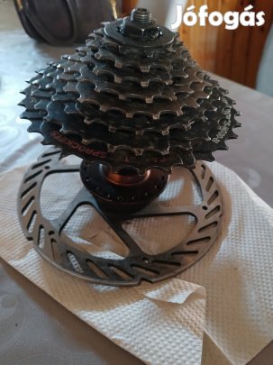 Kazettás fogaskerék 8 