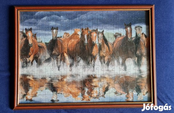 Kb 30x42 cm-es lovas puzzle kép üveges keretben