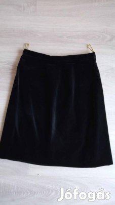 Kb 38-as fekete alkalmi bársony szoknya 600 Ft