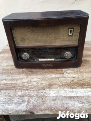 Kb.80 éves régi rádió eladó.