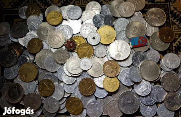 Kb. 230 db forint, fillér egy dobozban eladóak