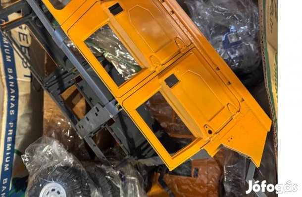 Kb. 5 doboznyi makett és RC modell alkatrész egyben eladó