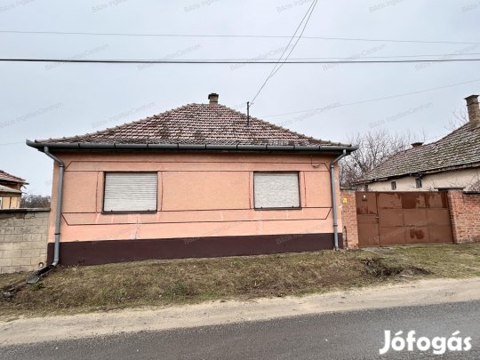 Kecelen kétszobás családi ház eladó