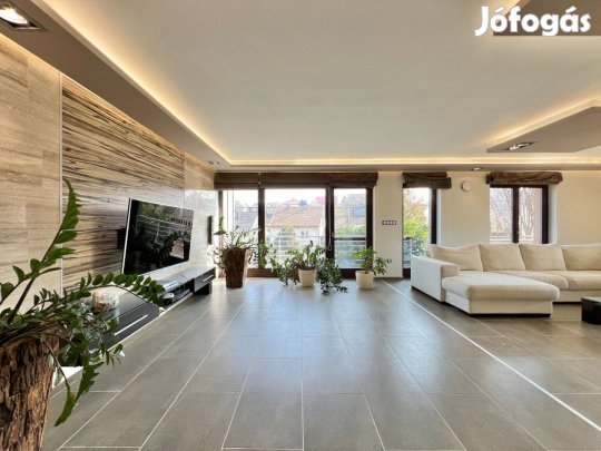 Kecelhegyen Exkluzív Családi Ház Eladó