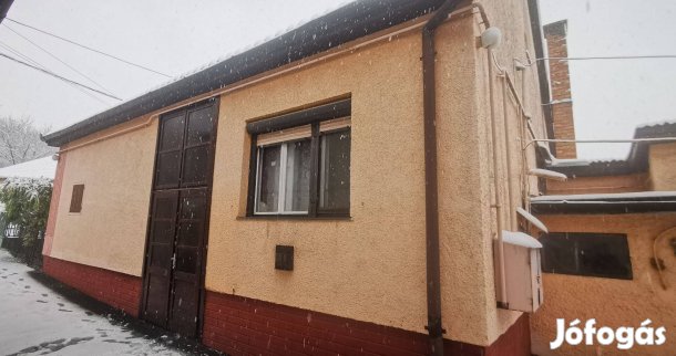 Kecelhegynél 3 szobás jó állapotú családi ház eladó