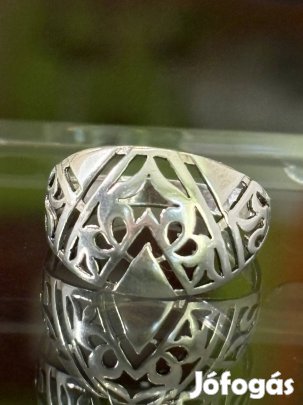 Kecses, áttört mintás ezüst gyűrűt