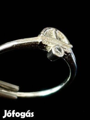 Kecses, csillogó ezüst gyűrű