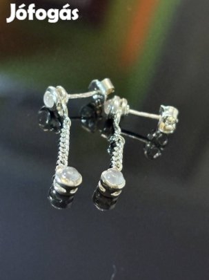 Kecses ezüst fülbevaló pár, holdkövekkel