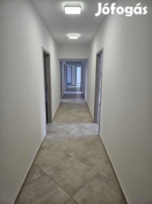 Kecskemét Belvárosi Új irodák Kiadók!