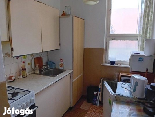 Kecskemét Széchenyiv.ban 57m2-es, 2 szobás, 1 emeleti lakás eladó!