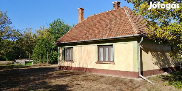 Kecskemét Szolnoki úton családi ház 1050m2 telekkel eladó