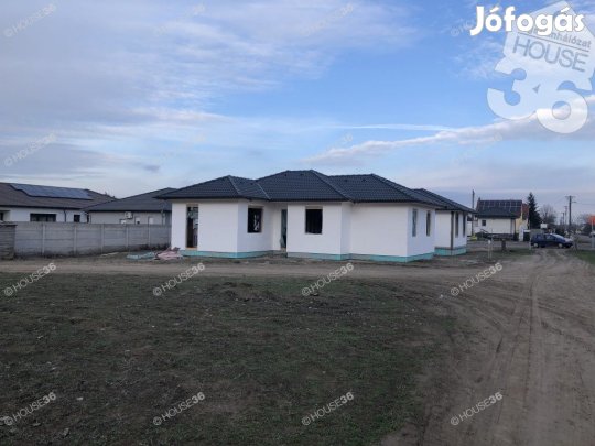 Kecskemét - Kadafalván új építésű ház.