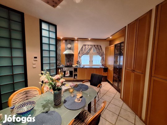 Kecskemét belváros Vágó utca térsége 82 nm-es Nappali+ 2 szobás lakás!