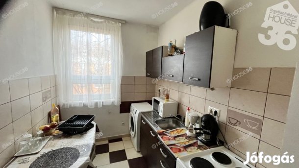 Kecskemét belvárosában III. emeleti, 55 m2-es, 2 szobás lakás eladó!