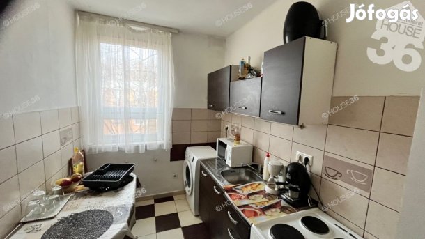 Kecskemét belvárosában III. emeleti, 55 m2-es, 2 szobás lakás eladó!