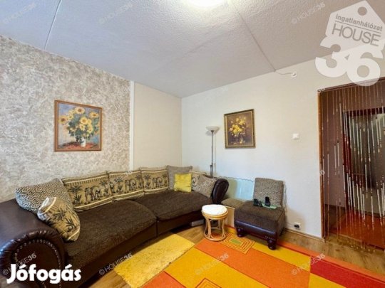 Kecskemét belvárosában, VIII. emeleti, erkélyes lakás eladó!