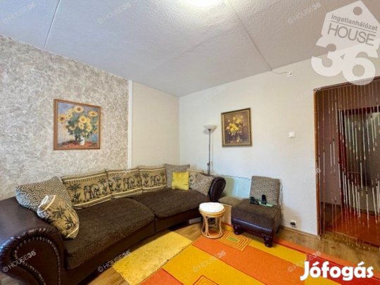 Kecskemét belvárosában, VIII. emeleti, erkélyes lakás eladó!
