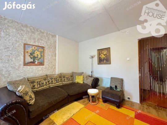 Kecskemét belvárosában, VIII. emeleti, erkélyes lakás eladó!