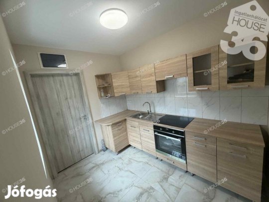 Kecskemét belvárosában kettőszobás ház eladó!