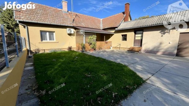 Kecskemét talán legcsendesebb helyén családi ház eladó!