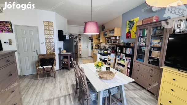 Kecskeméten 3 szobás lakás eladó a Piac mellett!