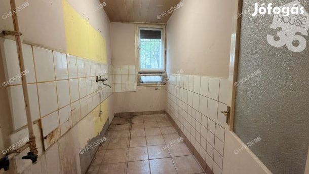 Kecskeméten FÖLDSZINTI 2 szobás lakás eladó!