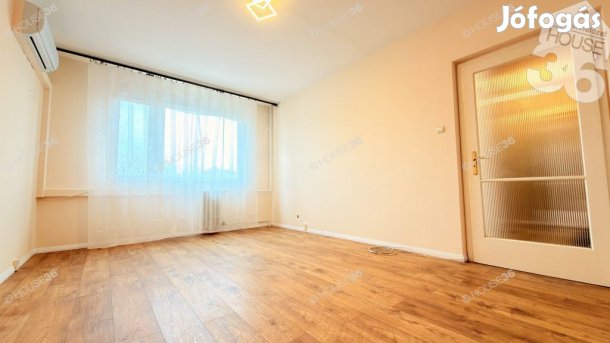 Kecskeméten a Lánchíd utcán 4. emeleti 2 szobás lakás eladó!