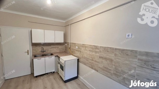 Kecskeméten a Petőfivárosban 2 szobás sorház eladó!