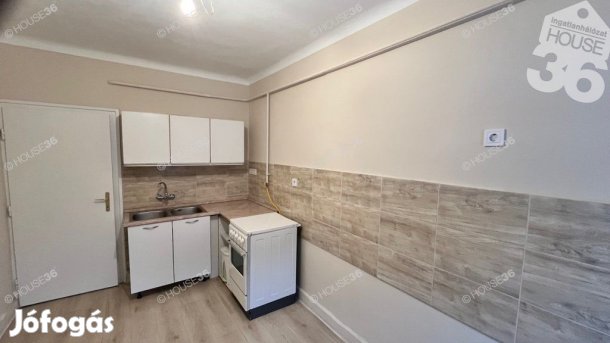 Kecskeméten a Petőfivárosban 2 szobás sorház eladó!