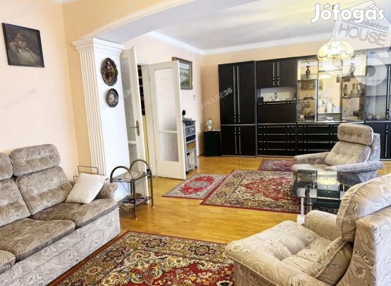 Kecskeméten a Petőfivárosban, nappali + 3 szobás ház eladó!