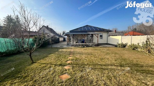 Kecskeméten önálló telken újszerű családi ház eladó!