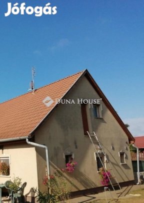 Kecskeméti 110 nm-es ház eladó