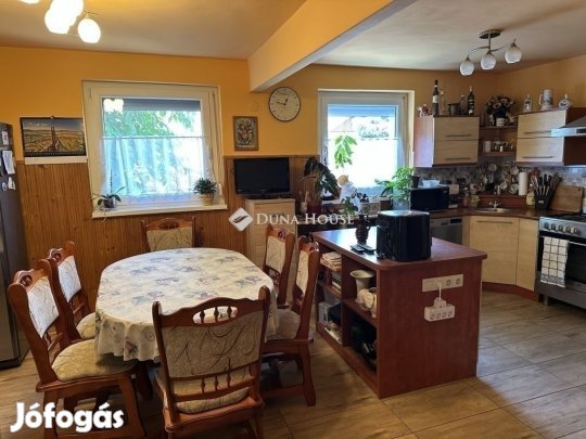 Kecskeméti 120 nm-es ház eladó