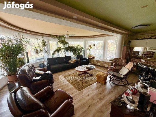 Kecskeméti 135 nm-es ház eladó