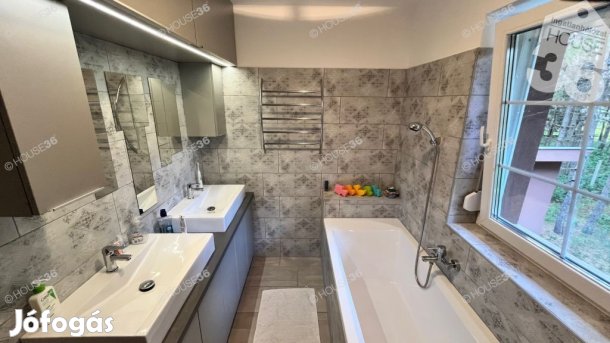 Kecskeméti 142 nm-es ház eladó