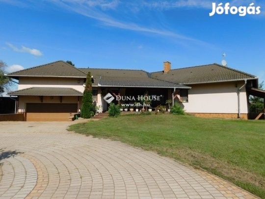 Kecskeméti 150 nm-es ház eladó