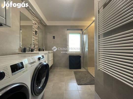 Kecskeméti 190 nm-es ház eladó