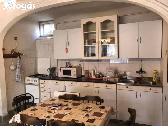 Kecskeméti 230 nm-es ház eladó