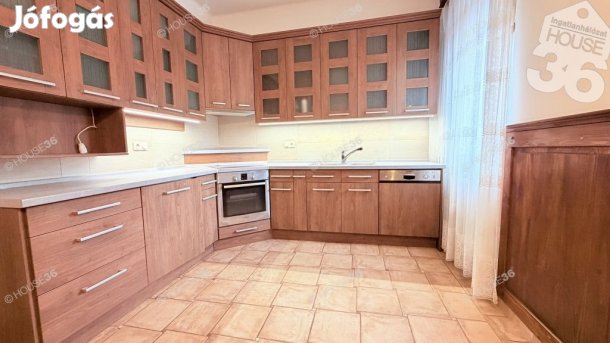 Kecskeméti 280 nm-es ház eladó